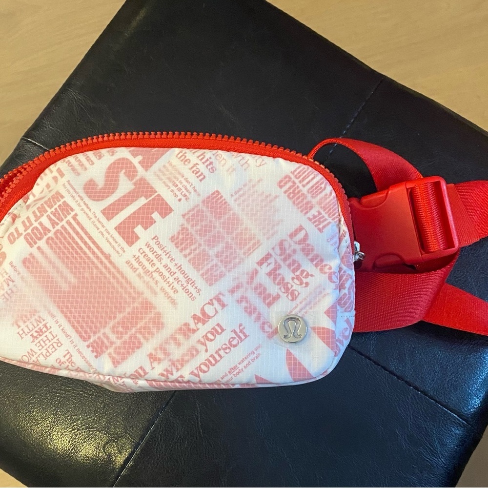 NWOT-Lululemon Everywhere Belt Bag